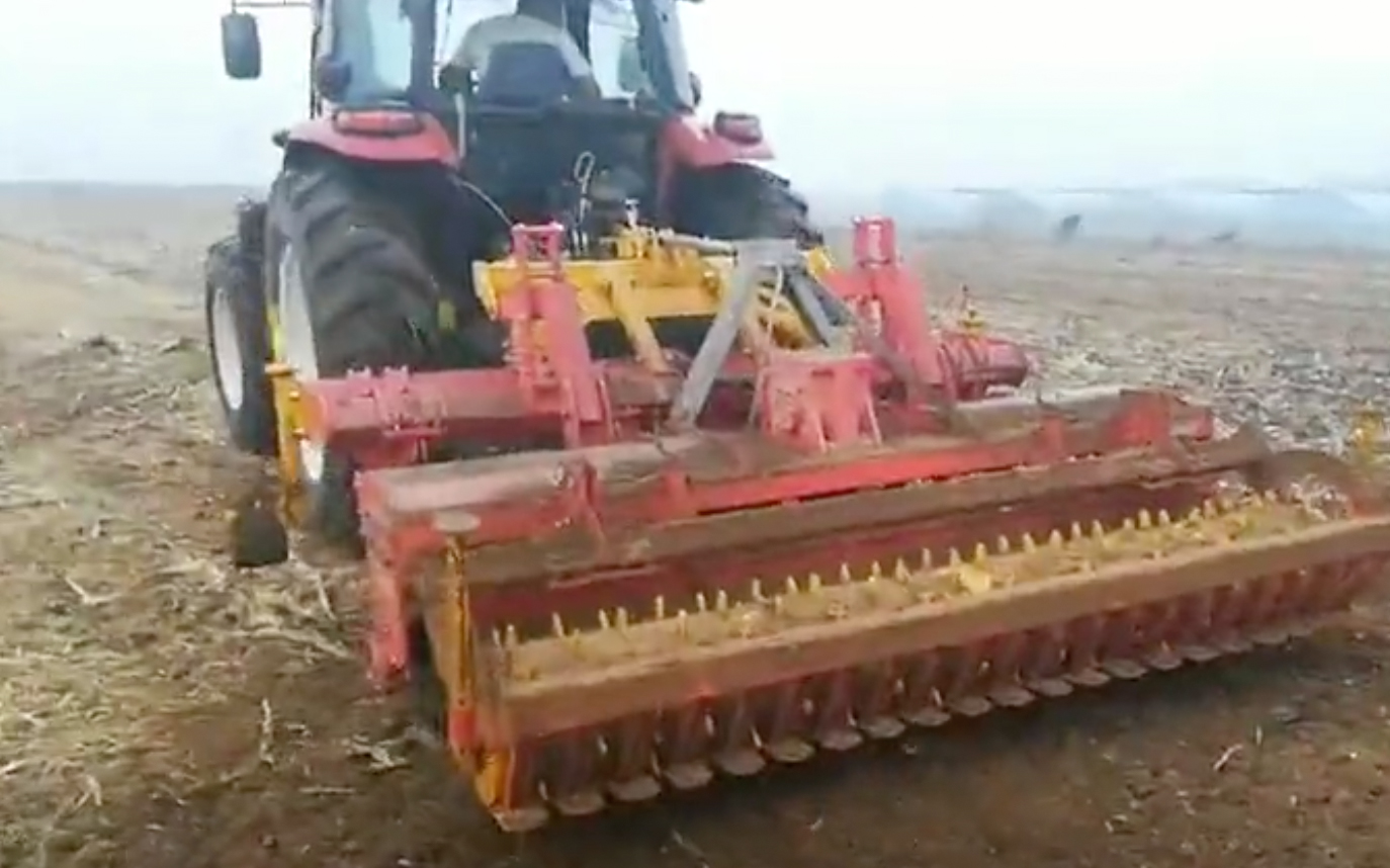 深松機(jī)，聯(lián)合耕整機(jī)作業(yè)視頻